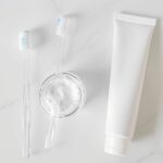 Dentifrice en poudre versus dentifrice classique : lequel choisir ?